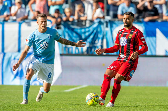 Malmö FFs Arnór Ingvi Traustason mot Östersunds Saman