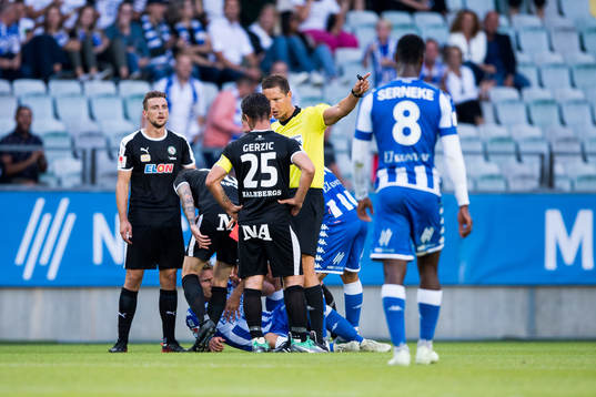 Örebros Nordin Gerzic får rödt kort
