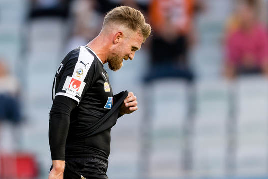 Örebros Michael Almebäck deppar