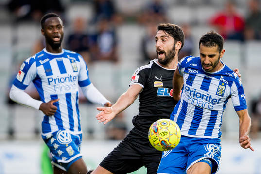 Örebros Nahir Besara och IFK Göteborgs André Calisir