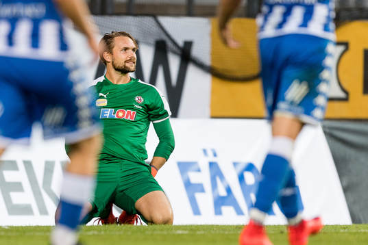 Örebros målvakt Oscar Jansson deppar