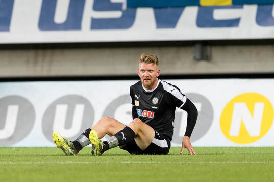 Örebros Michael Almebäck deppar