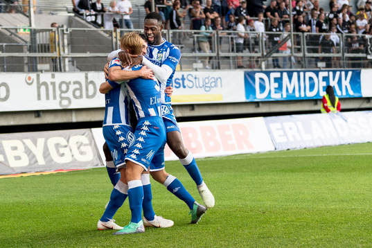 IFK Göteborgs Giorgi Kharaishvili har gjort 1-0 och jublar