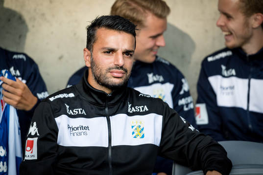 IFK Göteborgs tränare Poya Asbaghi före fotbollsmatchen