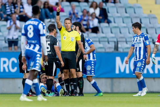 Örebros Nordin Gerzic blir utvisad