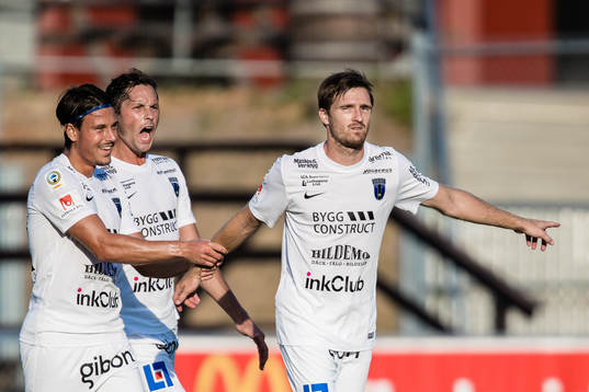 Sirius Jesper Arvidsson jublar med Stefano Vecchia och