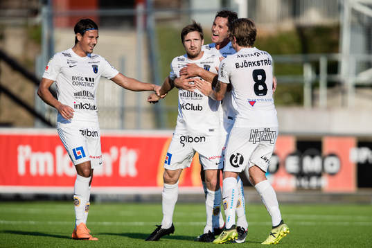 Sirius Jesper Arvidsson jublar med Philip Haglund , Stefano