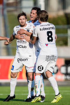 Sirius Jesper Arvidsson jublar med Philip Haglund , Stefano