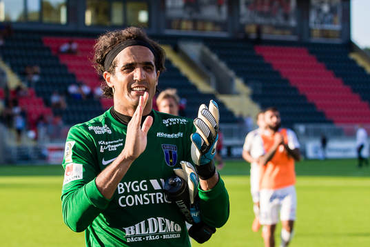 Sirius målvakt Karim Fegrouch jublar