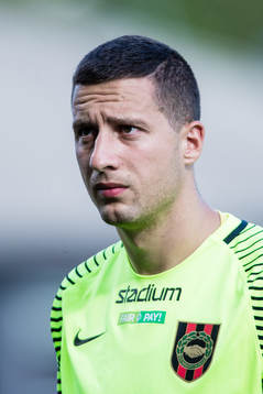 Brommapojkarnas målvakt Nikola Petric innan