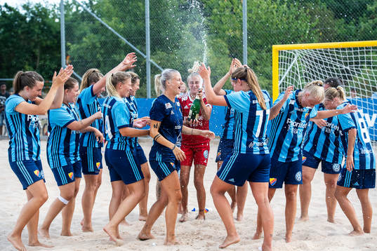 Djurgårdens IF FF spelarna jublar