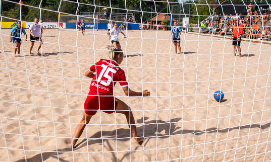 Beach FFs Nathalie Dahlqvist gör 1-1 på straff bakom