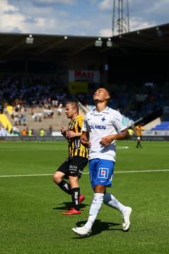Norrköpings Jordan Larsson reagerar
