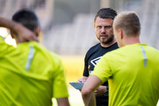 manager Jimmy Thelin