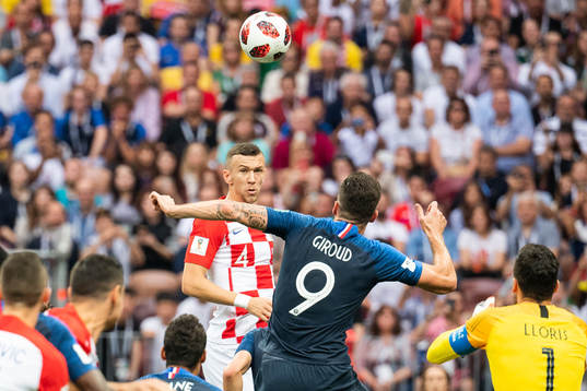 Ivan Perisic of Croatia and Olivier Giroud of France