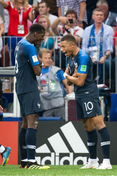 Paul Pogba and Kylian Mbappe of France celebrates