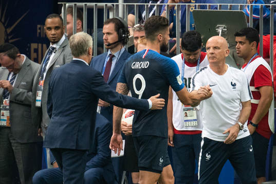 Olivier Giroud of France leaves the pitch as he´s being