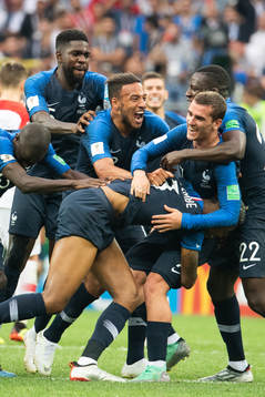 Ngolo Kante, Samuel Umtiti and Antoine Griezmann of France