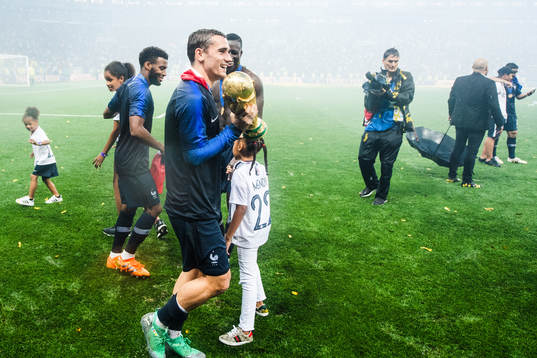 Antoine Griezmann of France celebrate with the trophy
