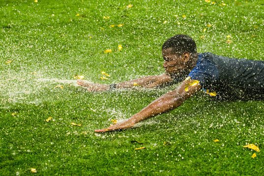 Paul Pogba of France celebrate