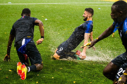 Olivier Giroud of France celebrate