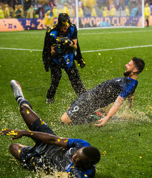 Olivier Giroud of France celebrate