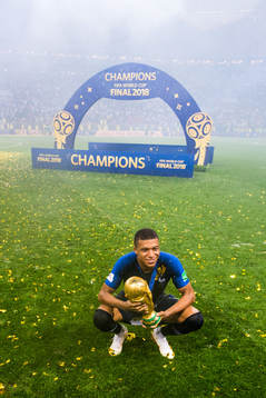Kylian Mbappe of France celebrate with the trophy