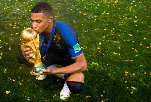 Kylian Mbappe of France celebrate with the trophy