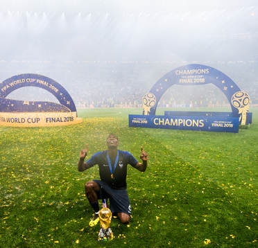 Paul Pogba of France celebrate with the trophy