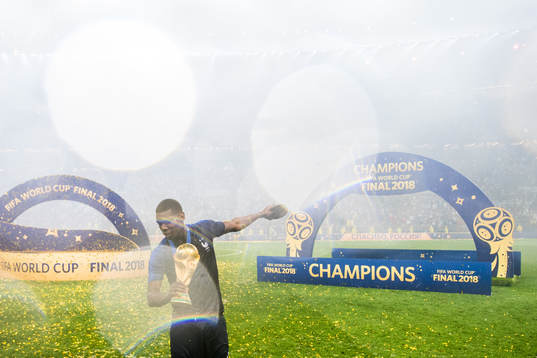 Paul Pogba of France celebrate with the trophy