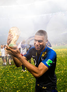 Kylian Mbappe of France celebrate with the trophy