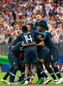 Players of France celebrates