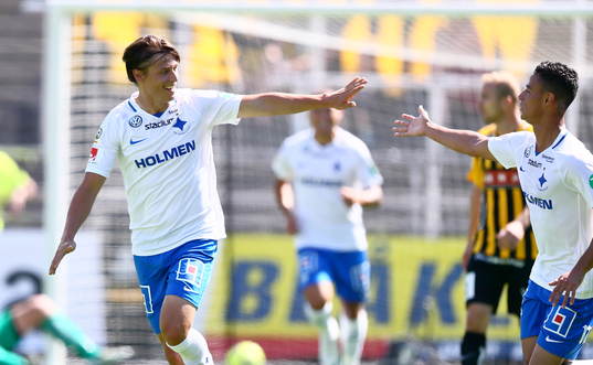 Norrköpings Simon Thern jublar med Ian Smith