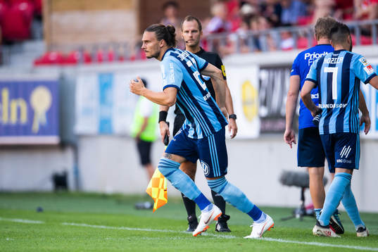 Djurgårdens Erik Johansson byts in mot Djurgårdens Dzenis