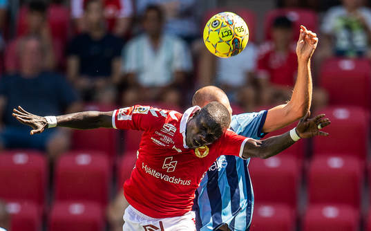 Kalmars Papa Alioune Diouf och Djurgårdens Marcus Danielson