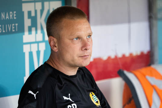 Hammarbys tränare Stefan Billborn på bänken