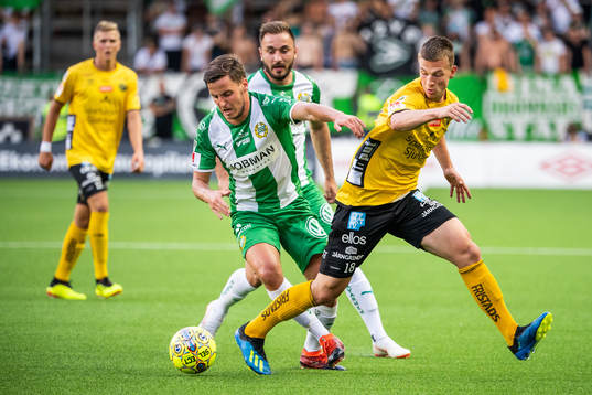 Hammarbys Jeppe Andersen och Muamer Tankovic i kamp om