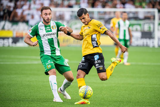 Hammarbys Muamer Tankovic och Elfsborgs Rami Kaib i kamp om