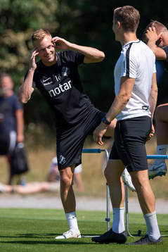 s Sebastian Larsson
