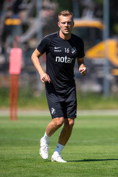 s Sebastian Larsson