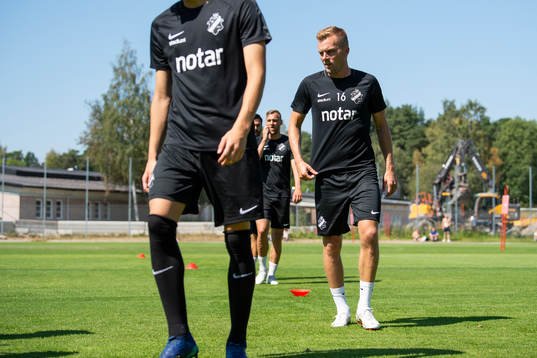 s Sebastian Larsson