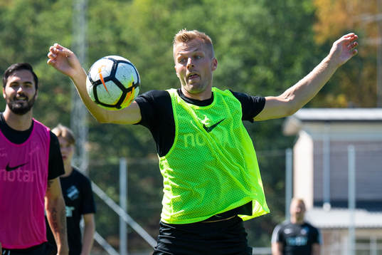 s Sebastian Larsson