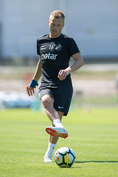 s Sebastian Larsson