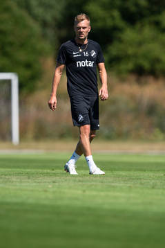 s Sebastian Larsson