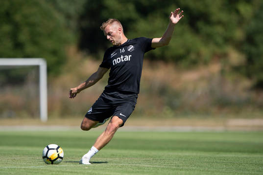 s Sebastian Larsson