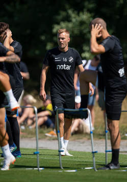s Sebastian Larsson