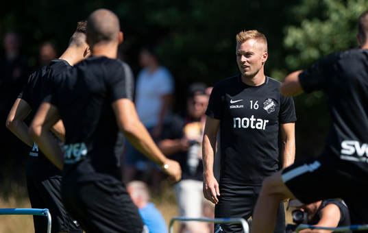 s Sebastian Larsson
