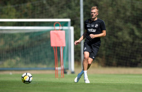 s Sebastian Larsson