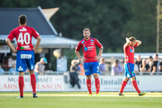 Helsingborgs Mattias Almeida Sundell (ryggen mot kameran),