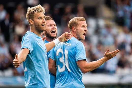 Rasmus Bengtsson, Lasse Nielsen and Franz Brorsson react
